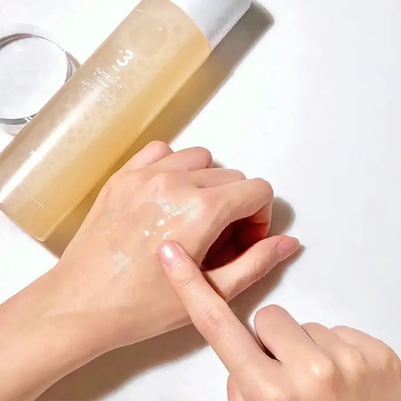 Numbuzin Tonico Iluminador no.3 super glowing essence toner